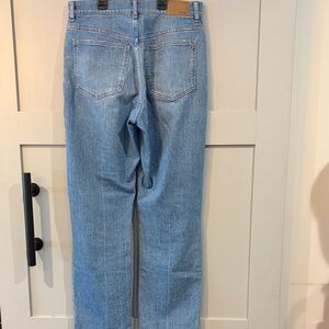 Madewell ‘90s straight size 28 jeans.